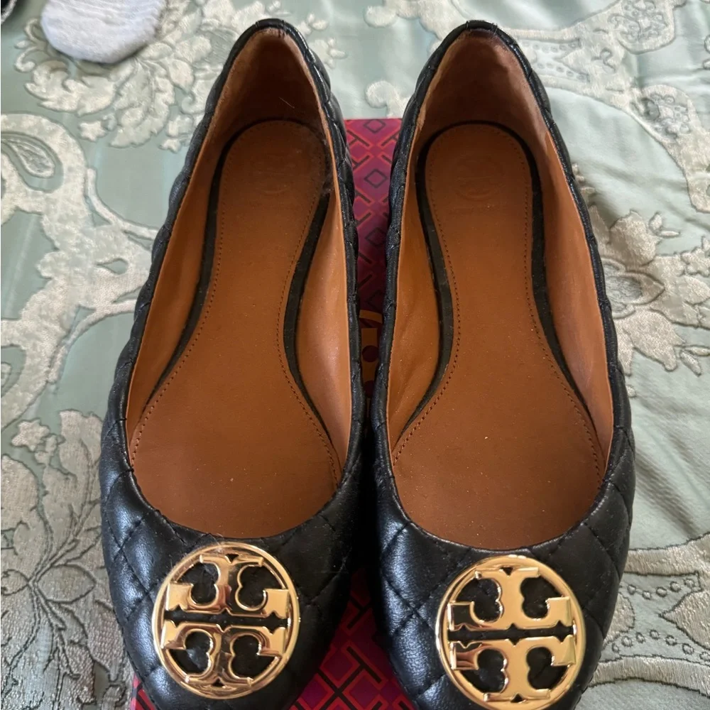 LIKE NEW TORY BURCH FLATS - Picture 6 of 9
